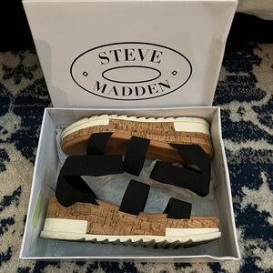 Size 8.5 Steve Madden Platform Sandals